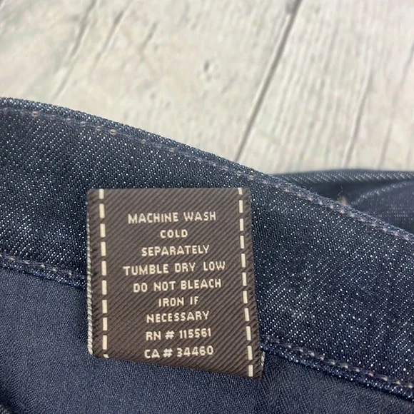 7 for All Mankind | Cropped Dojo Jeans | Dark Wash | Size 30 - Picture 9 of 11